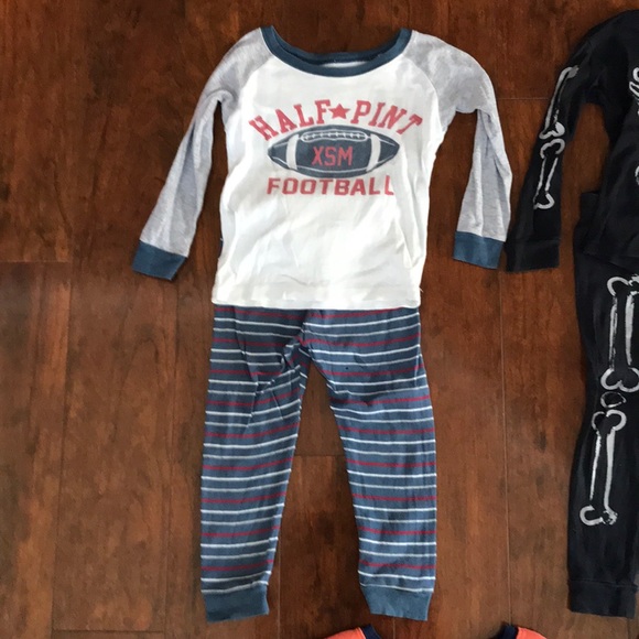 Carters Set of 6 Pajamas - Picture 2 of 7